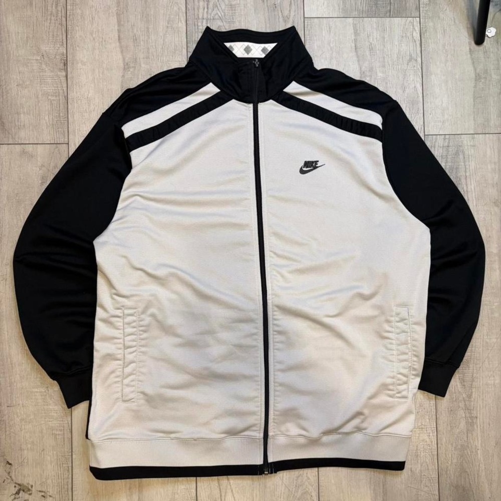 Vintage Nike white and black track jacket MEN SIZE‎ L